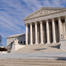 El Tribunal Supremo se inclina hacia no restringir el uso de la píldora abortiva en EE.UU.